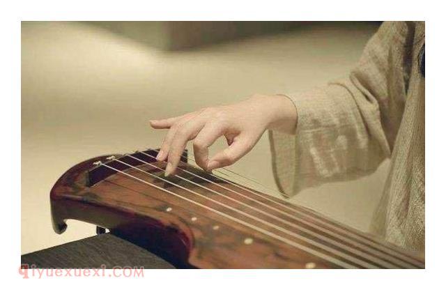 古琴弹奏泛音时要注意什么？怎样弹奏才能使其清越美听？