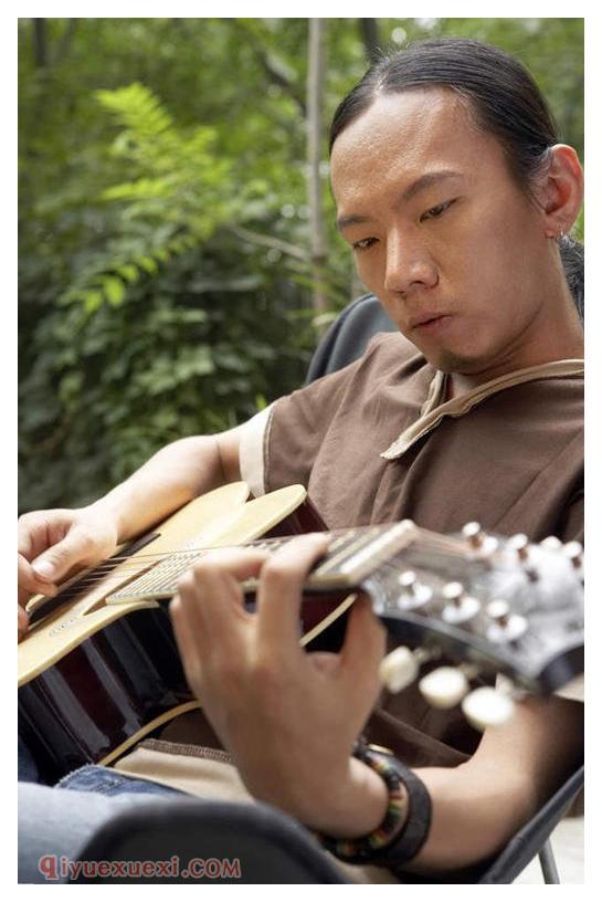 吉他快速弹拨技巧