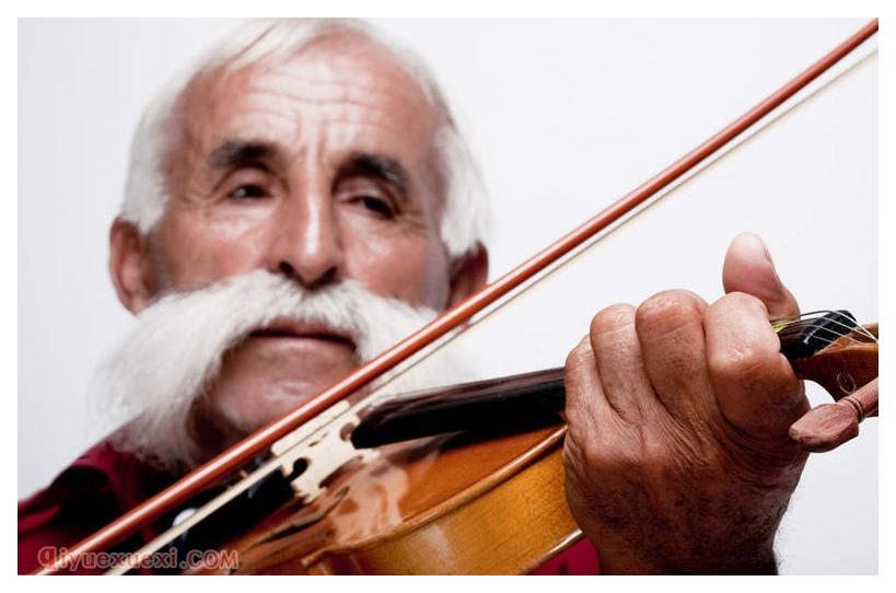 给自己编小提琴教材