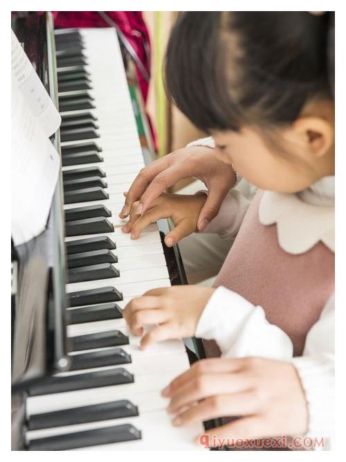 儿童怎样学钢琴？
