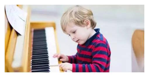 初学者如何练习黑键?