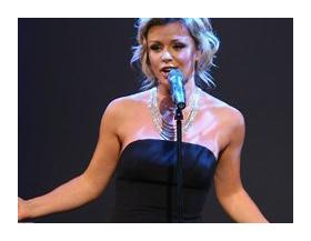 英国著名歌唱家:凯瑟琳.詹金斯(Katherine Jenkins)-幻想中(Nella Fantasia)