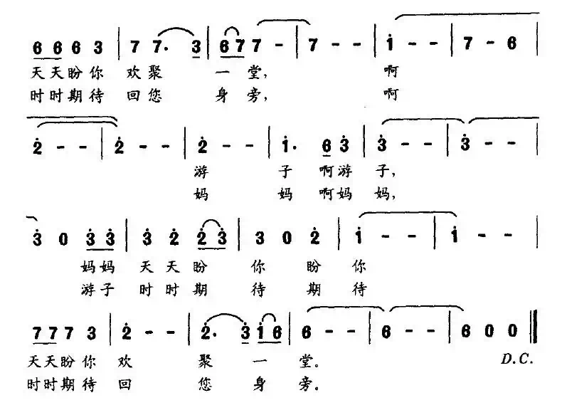 挂在海岸上空的月亮